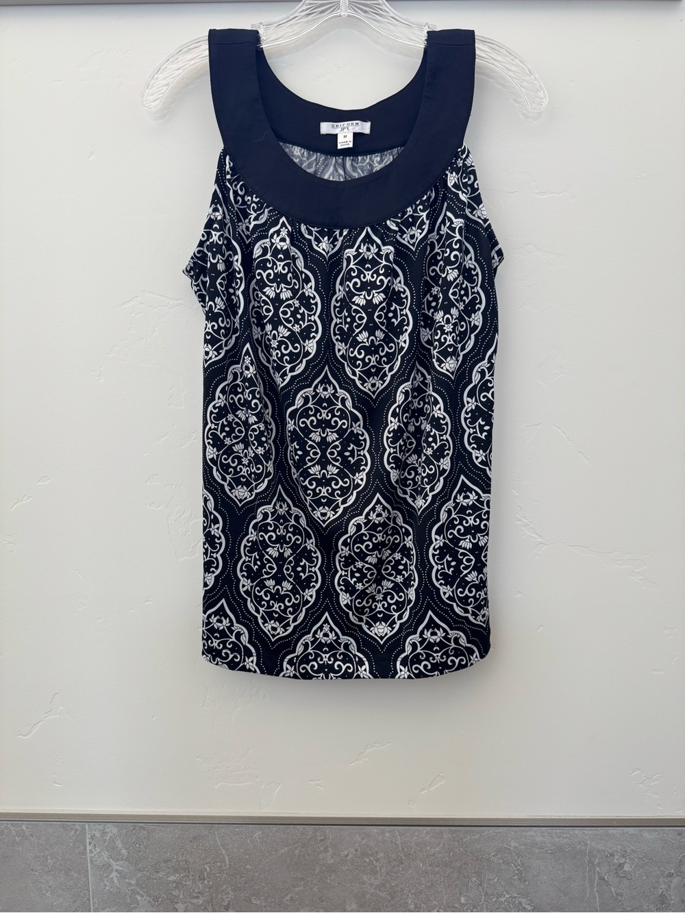 Sleeveless Black & White Patterned Tank Top - Black Collar